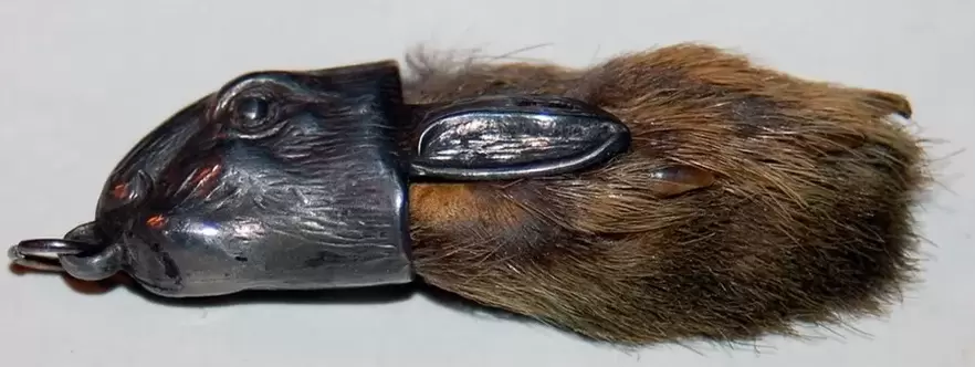 ádh mór amulet - cos coinín
